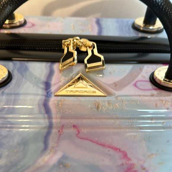 Beauty/Travel case - Picture 2 of 11